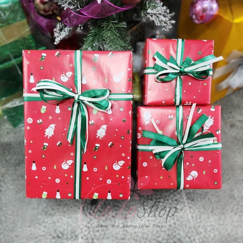 Sét 3 Hộp Quà Đỏ Nơ Xanh Trang Trí Giáng Sinh