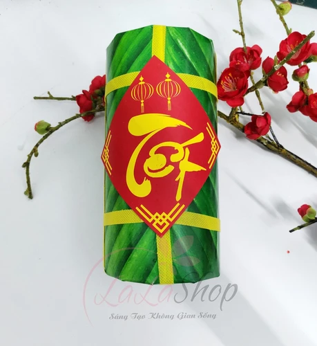 Mô hình bánh tét trang trí tết có chữ tết