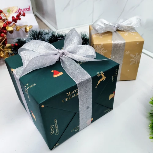 Giấy Gói Quà Nền Xanh Merry Christmas và Hoa Tuyết