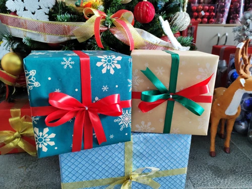 Giấy Gói Quà Nền Xanh Hoạ Tiết Noel Hoa Tuyết Trắng