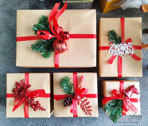 Set 5 hộp quà giáng sinh quả châu merry christmas nơ đỏ trang trí cây thông noel làm quà tặng