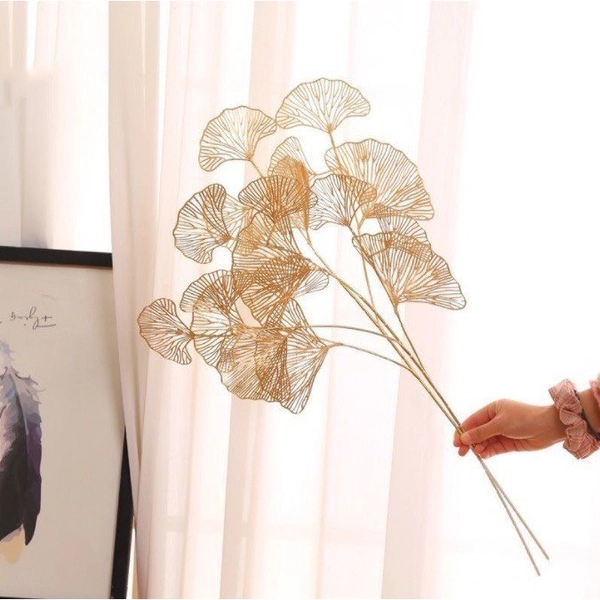 Cành lá rẻ quạt vàng kim trang trí