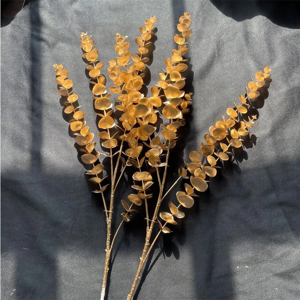 Cành lá táo vàng trang trí