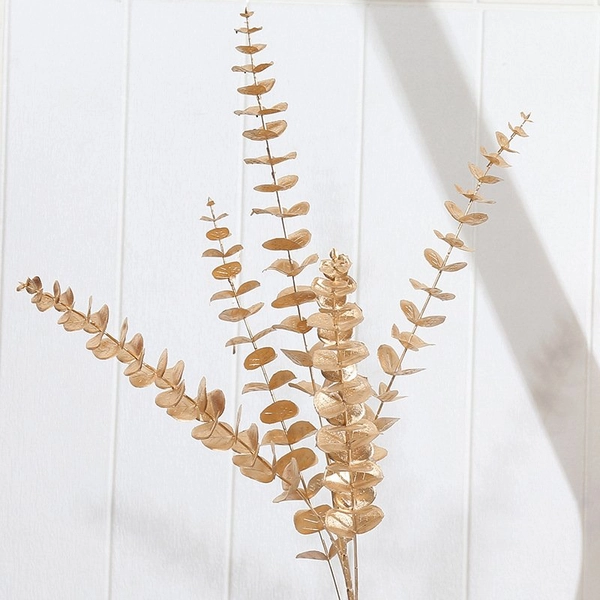 Cành lá táo vàng trang trí