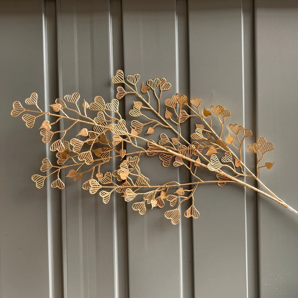 Cành lá trái tim mạ vàng trang trí