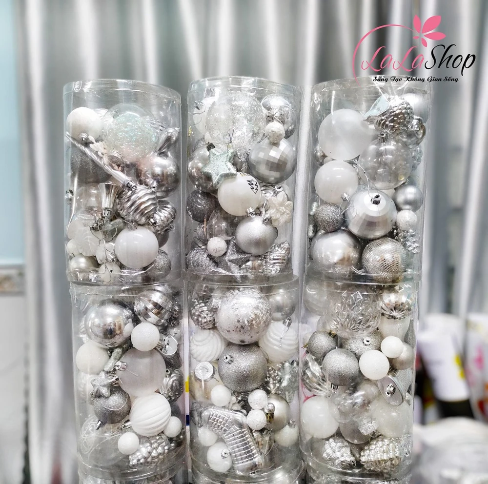 Hộp châu trang trí cây thông đủ loại tone màu bạc lấp lánh