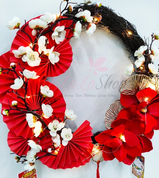 Vòng hoa trang trí tết 45cm hoa mộc lan may mắn kèm đèn led