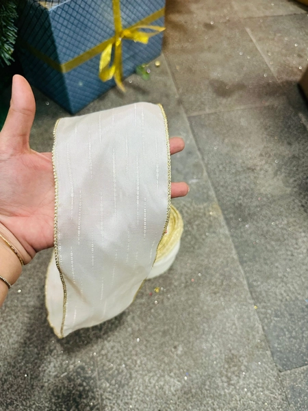 Cuộn Ruy Băng 10 Mét Nền Trắng Viền Vàng