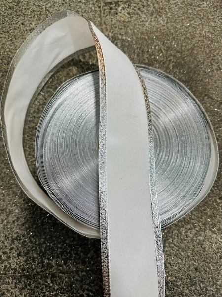 Cuộn Ruy Băng 10 Mét Màu TrắngTrơn Viền Vàng Trang Trí Noel