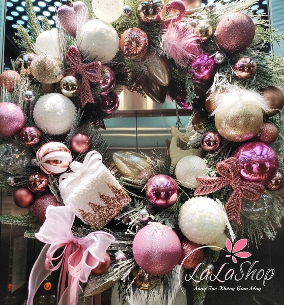 Vòng Nguyệt Quế 65cm quả châu hộp quà kèm nơ kèm đèn LED trang trí noel