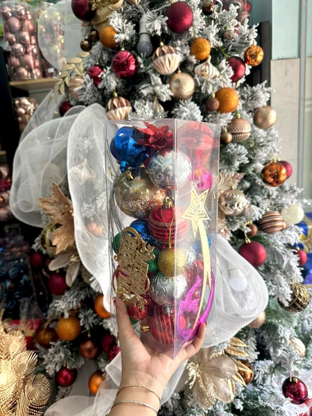 Hộp châu đủ loại nhiều màu kèm chữ merry christmas mẫu 1