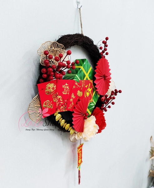 Vòng hoa 45cm bánh chưng quạt giấy bao lì xì sắc đỏ trang trí tết
