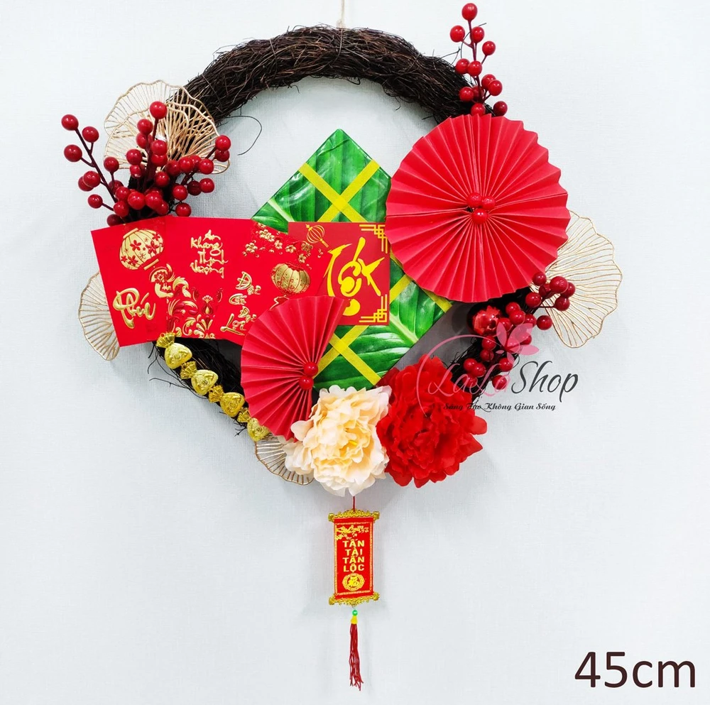 Vòng hoa 45cm bánh chưng quạt giấy bao lì xì sắc đỏ trang trí tết