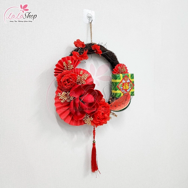 Vòng Hoa Trang Trí Tết Dưa Hấu Bánh Chưng Và Hoa Mẫu Đơn Kèm Đèn 35cm