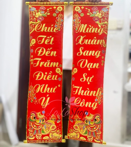 Cặp liễn câu đối đỏ Chúc tết đến trăm điều như ý - Mừng xuân sang vạn sự thành công