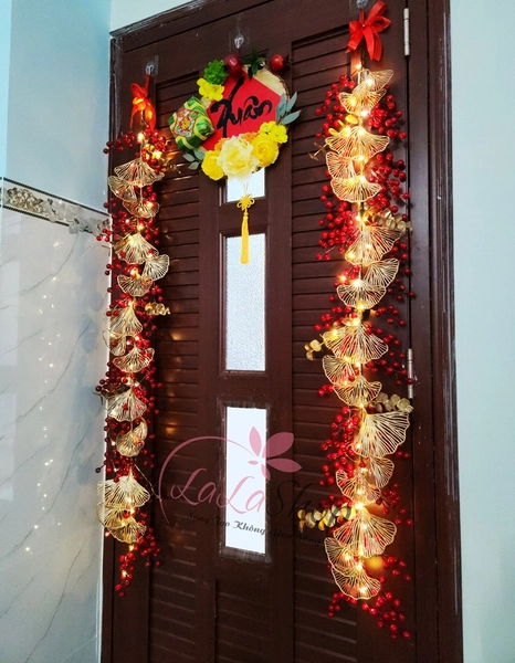 Cặp liễn treo cửa 1m3 đào đông rẻ quạt sắc đỏ vàng sung túc kèm đèn LED trang trí tết