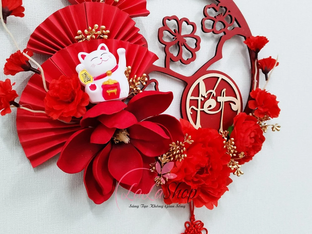 Vòng Tết Hoa Mẫu Đơn Kèm Mèo Thần Tài Treo Cửa 45cm