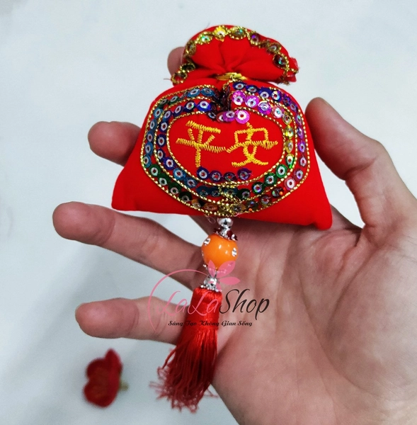 Dây treo túi thơm đỏ may mắn trang trí tết