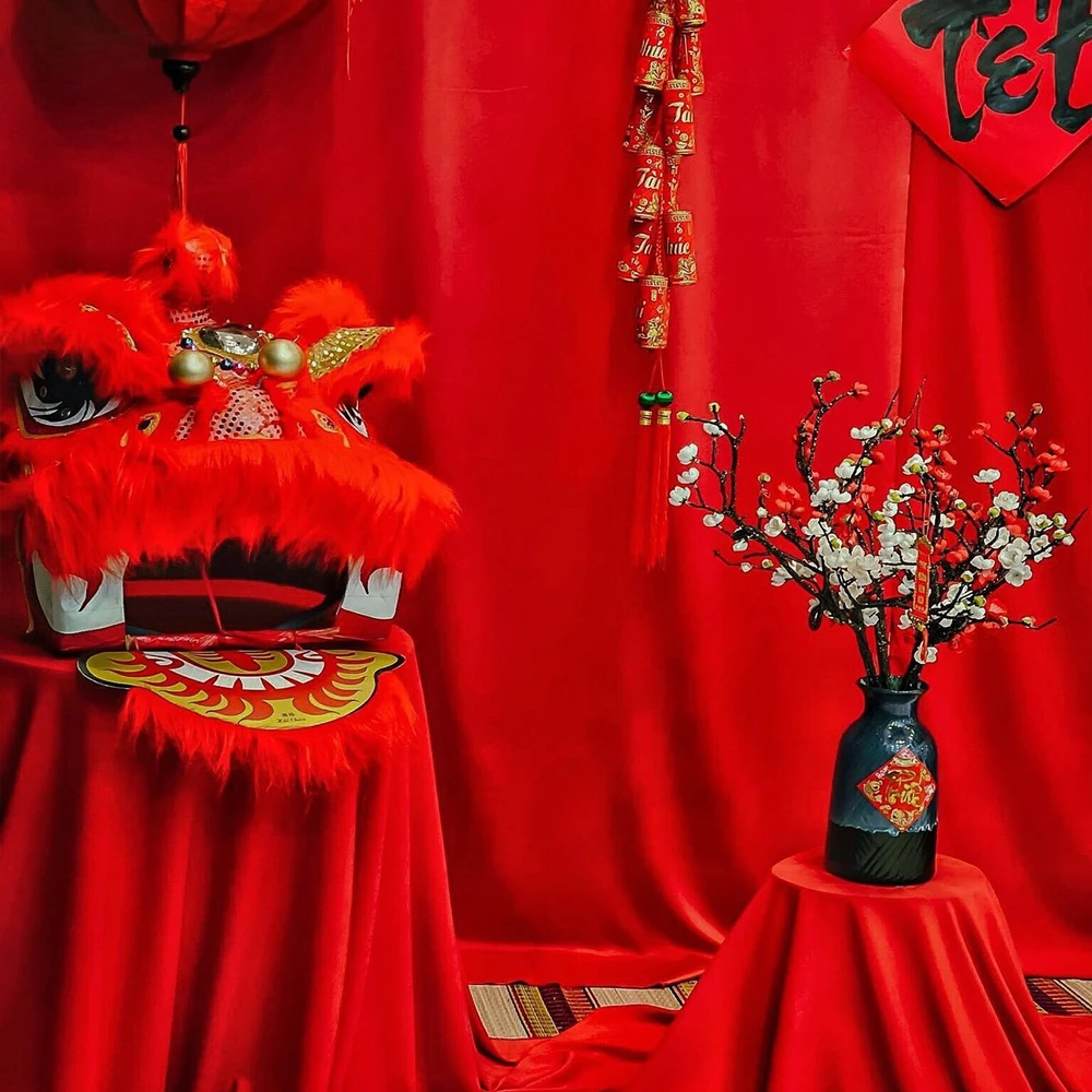 Tấm vải nhung đỏ trang trí tết