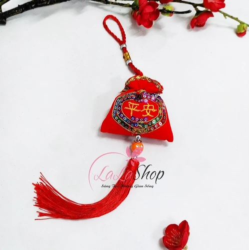 Dây treo túi thơm đỏ may mắn trang trí tết