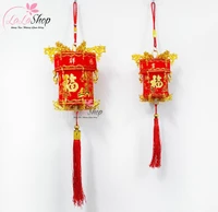 Đèn lồng cung đình họa tiết vàng trang trí tết