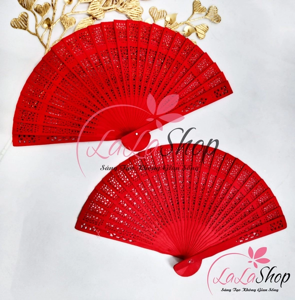 Quạt gỗ đỏ và vàng trang trí tết decor tiểu cảnh đẹp