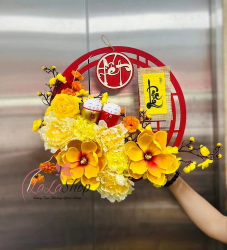 Vòng hoa 50cm trang trí tết sắc vàng chữ tết