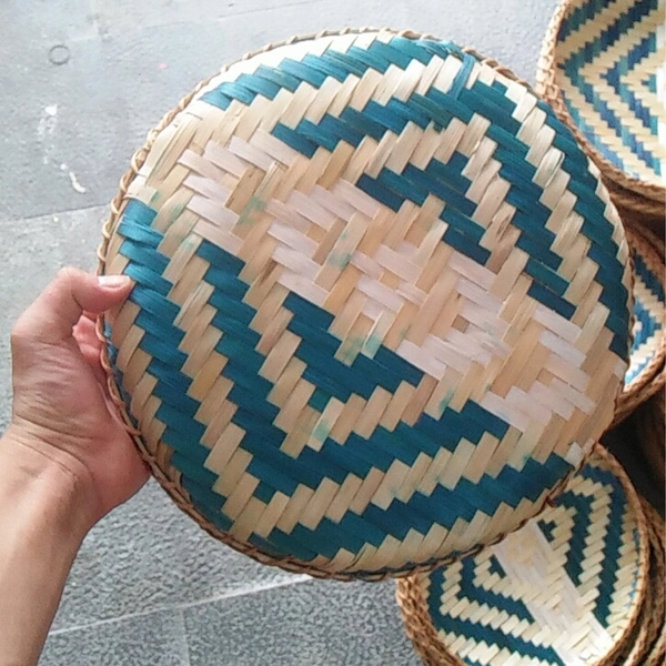 Mẹt tre hoa văn trang trí tết