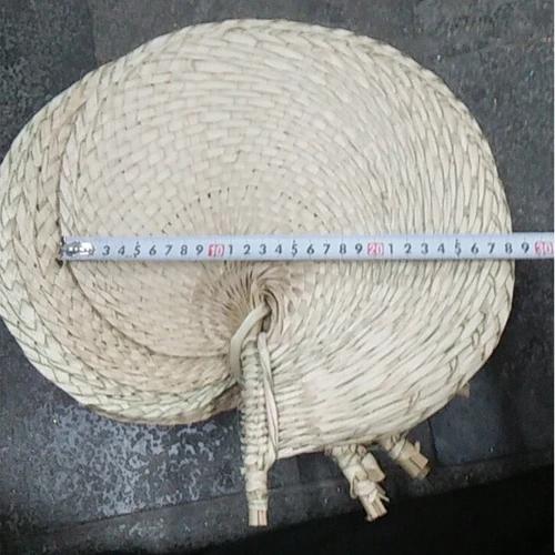 Quạt nan lá cọ truyền thống trang trí