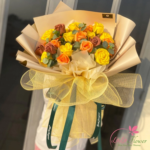 Bó 21 hoa hồng mix sắc màu rực rỡ