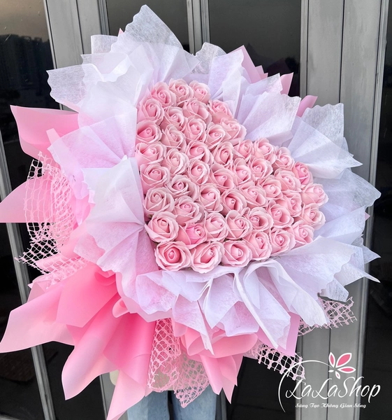 Bó 50 hoa hồng nhạt tặng kèm thiệp