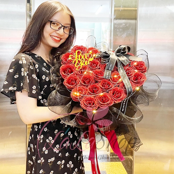 Bó Hoa Kim Tuyến Hình Trái Tim Lưới Cứng