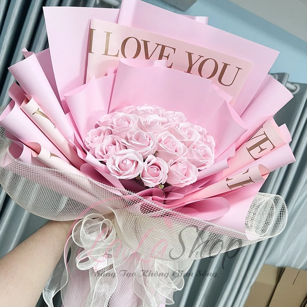 Bó 19 bông hoa hồng nhạt ngọt ngào tặng kèm thiệp