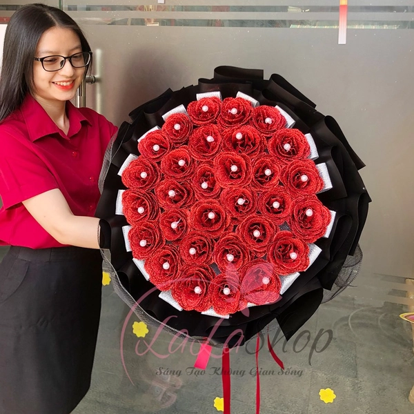 Bó 35 bông hoa kim tuyến đính ngọc trai