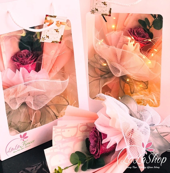 Túi Quà 1 Bông Hoa Sáp Nhũ Kim Tuyến Kèm Đèn LED