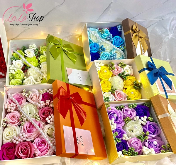 Hộp quà hoa hồng sáp thơm hình vuông