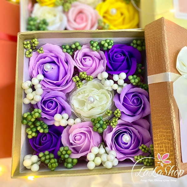 Hộp quà hoa hồng sáp thơm hình vuông