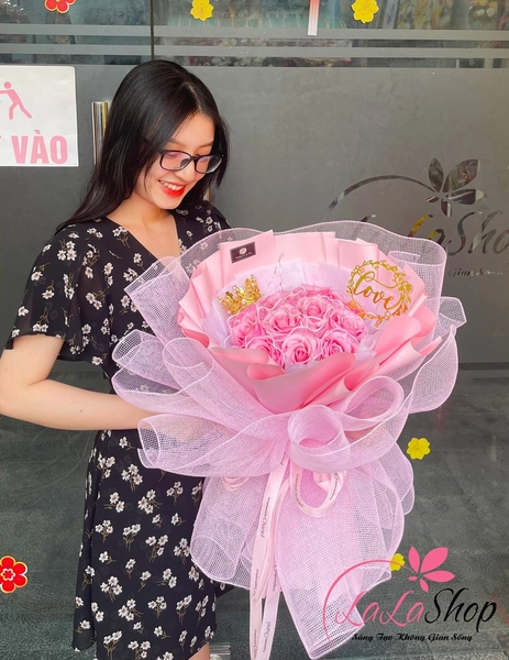 Bó 12 bông hoa hồng sáp tặng kèm đèn led