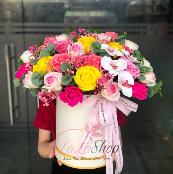 Hộp hoa sáp thơm trang trí bàn làm việc sắc hồng