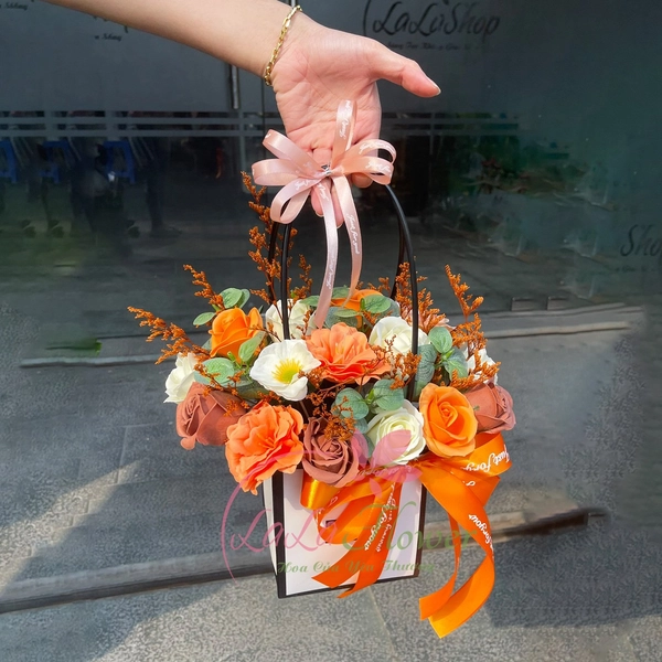 Giỏ Hoa Sáp Khoe Sắc Rực Rỡ