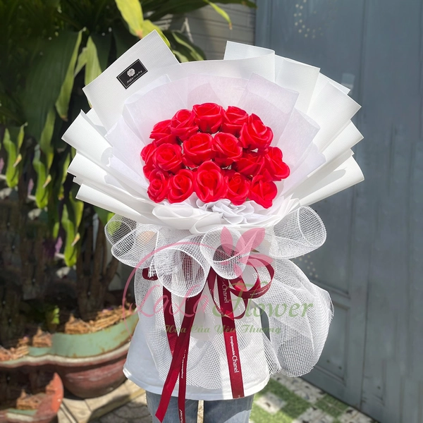 Bó 15 bông hoa sáp sắc đỏ rực rỡ