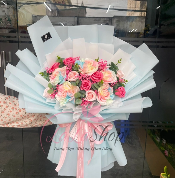 Bó hoa sáp cầu vòng dạ quang sắc màu