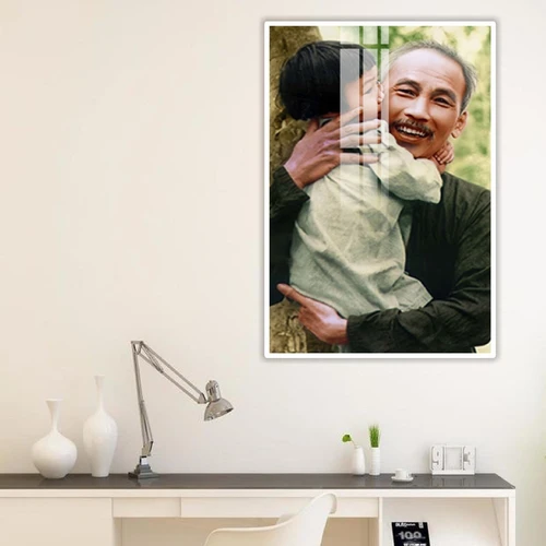 Tranh Treo Tường Bác Hồ Bế Em Bé