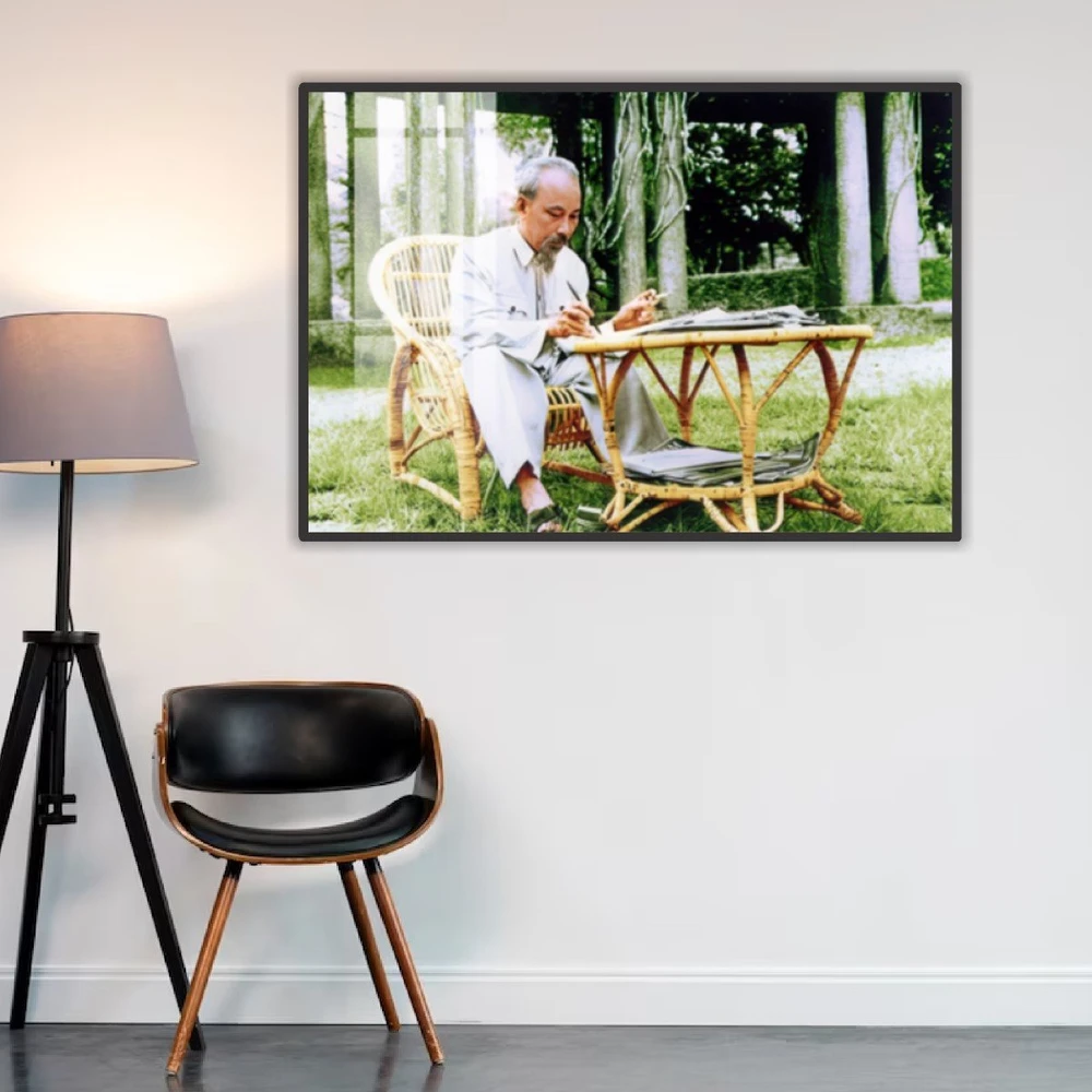Tranh Treo Tường Bác Hồ Ngồi Làm Việc