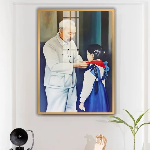 Tranh Treo Tường Bác Hồ Quàng Khăn Đỏ Cho Thiếu Nhi