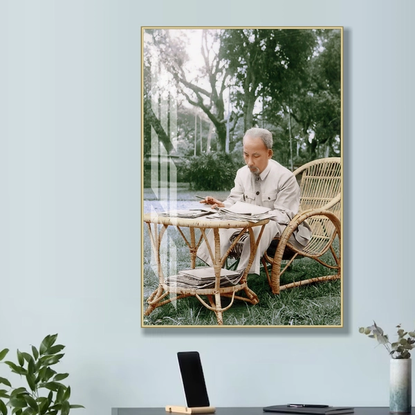 Tranh Treo Tường Bác Hồ Ngồi Làm Việc