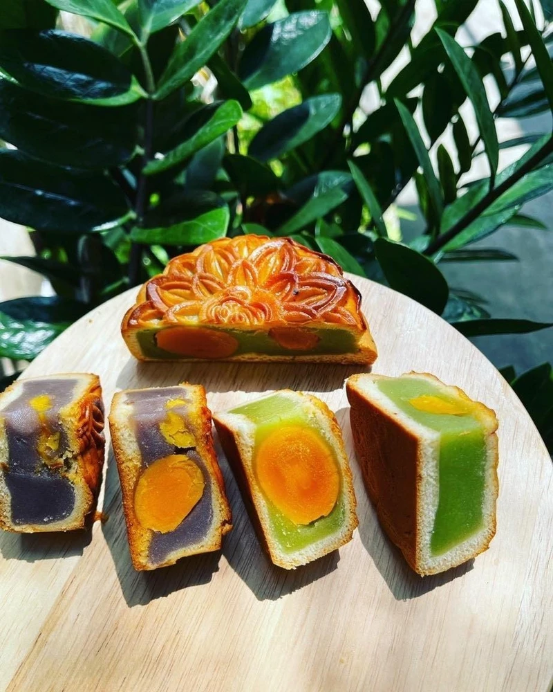 Bánh trung thu nhân khoai môn 2 trứng 200G Bánh Tân Dân Lợi