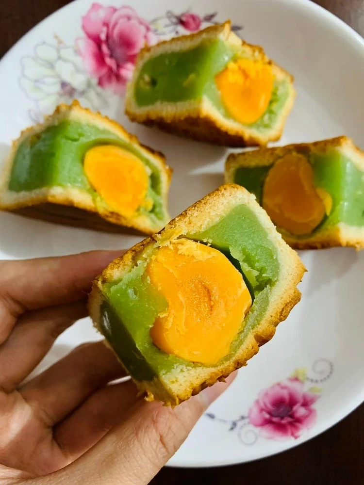 Bánh trung thu nhân trà xanh 2 trứng 200G Bánh Tân Dân Lợi