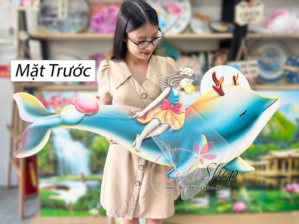 Tranh Đèn Led Tráng Gương Pha Lê Cô Gái Và Cá Heo