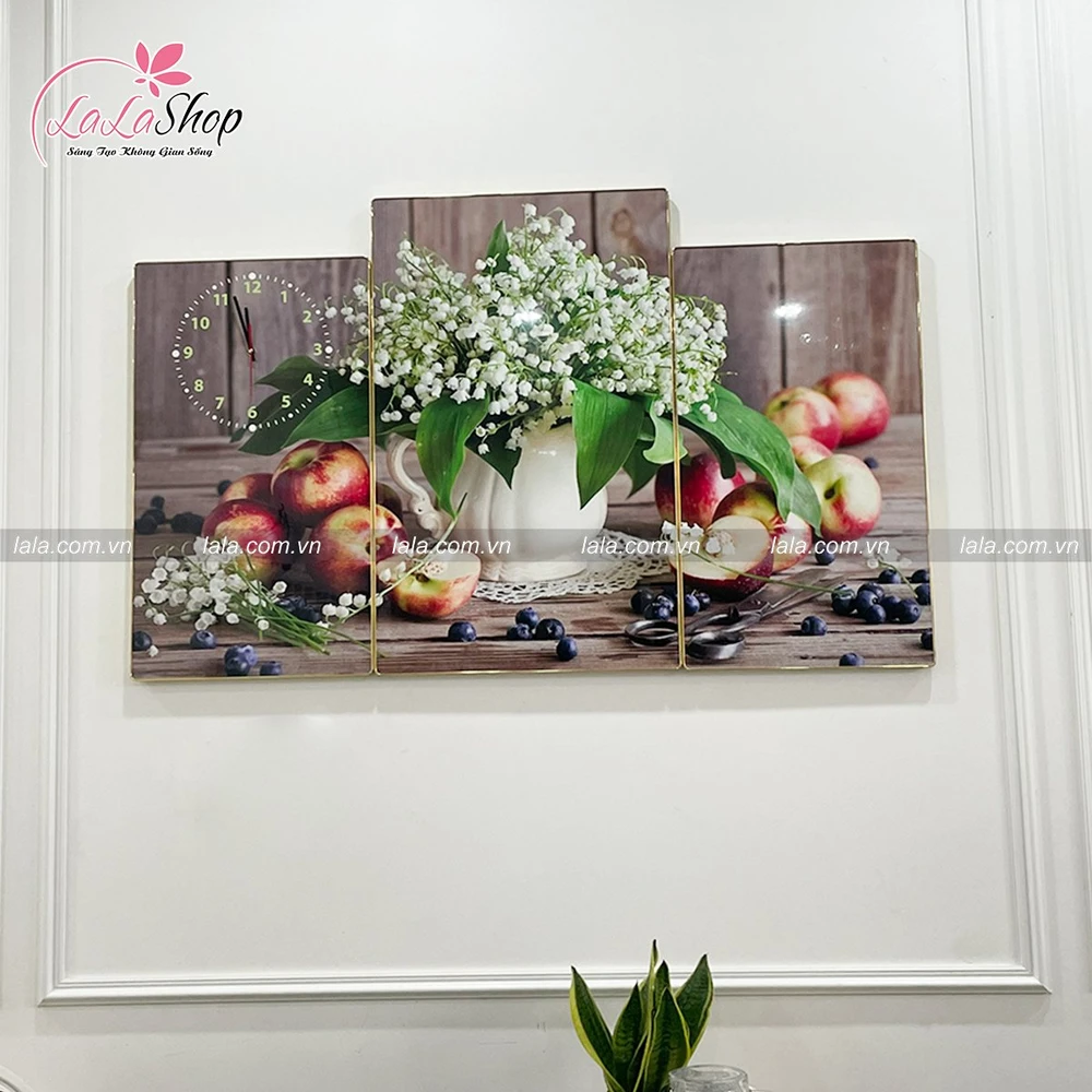 Tranh đồng hồ đào và lọ hoa